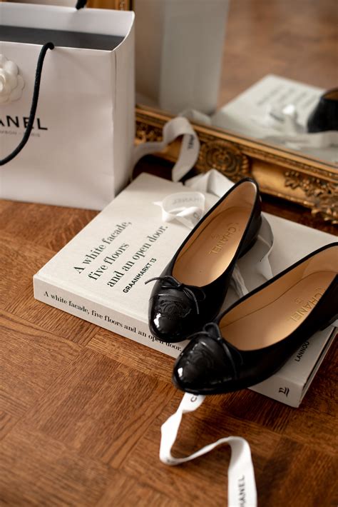 chanel flats fashion.